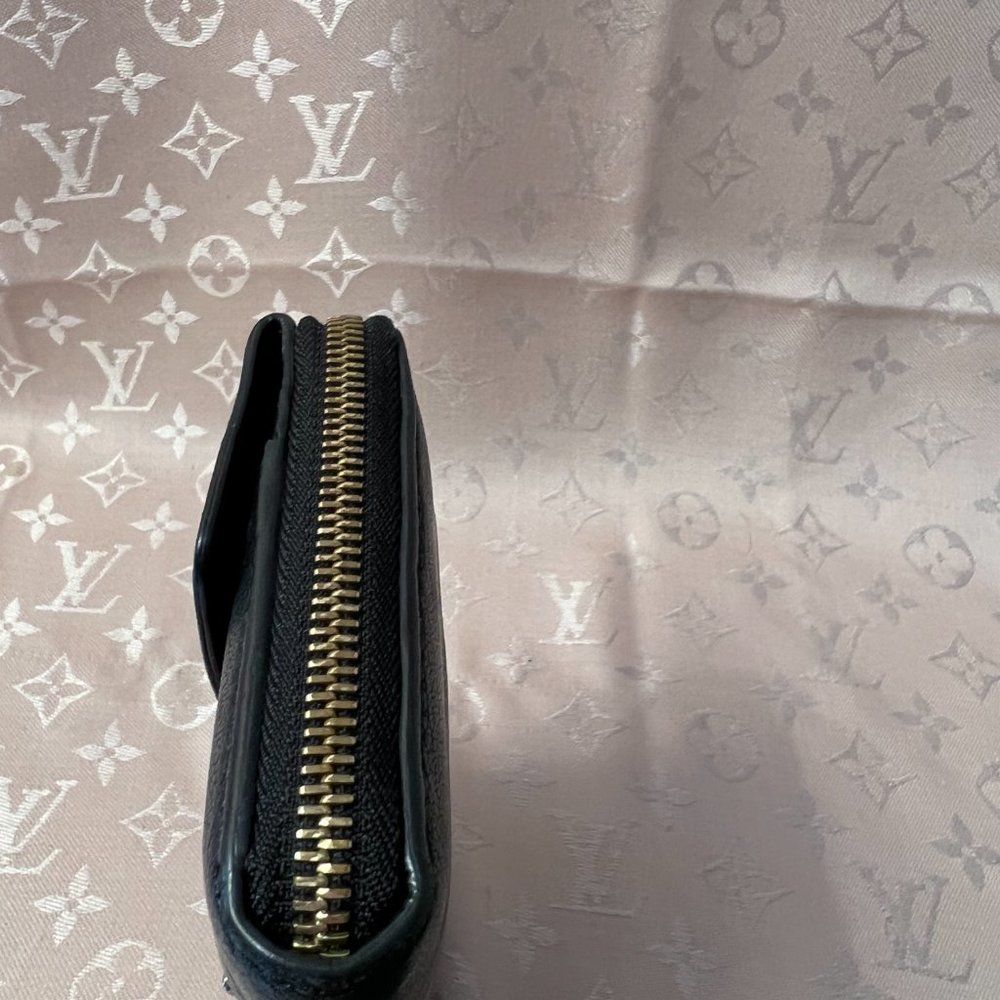 CHLOE Elsie Long Black Leather Wallet with Gold Tone Hardware - Picture 11 of 12